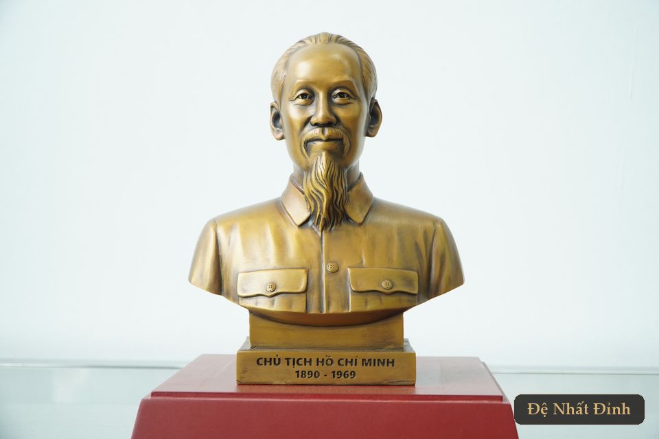 Tượng bán thân Bác Hồ bằng đồng chạm tay