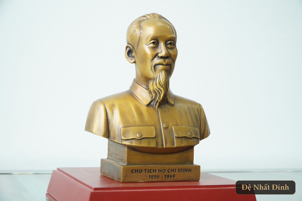 Tượng bán thân Bác Hồ bằng đồng chạm tay