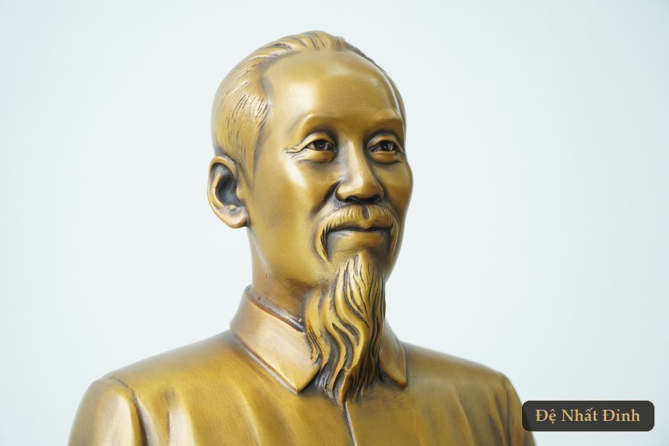 Tượng bán thân Bác Hồ bằng đồng chạm tay