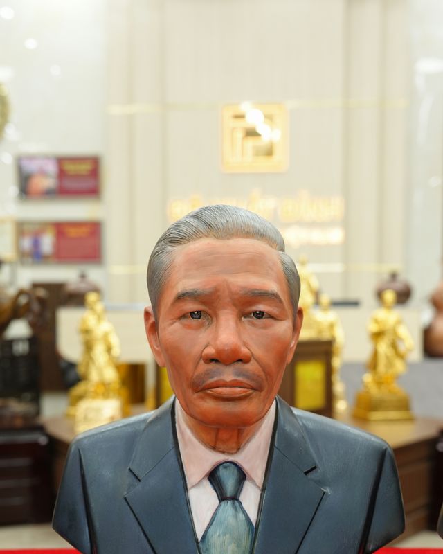Cặp tượng truyền thần ông bà vẽ phấn diện