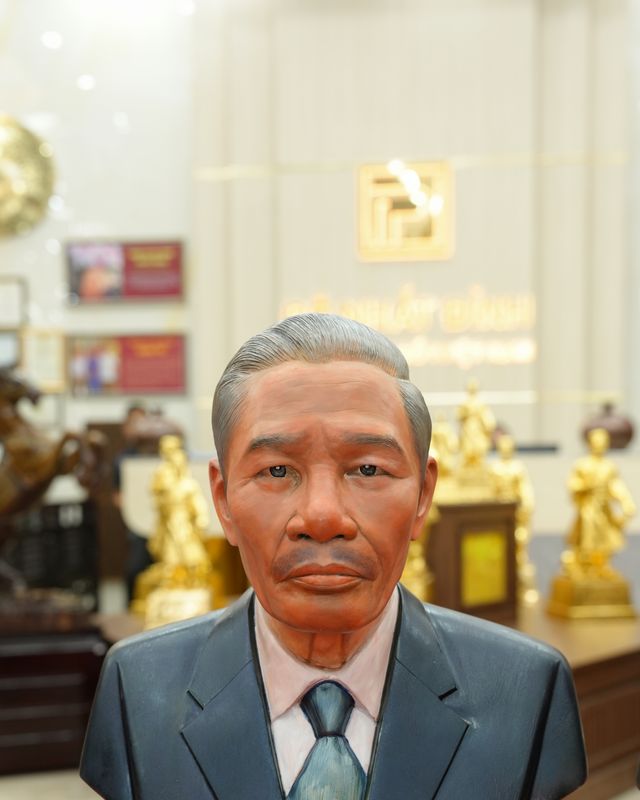Cặp tượng truyền thần ông bà vẽ phấn diện